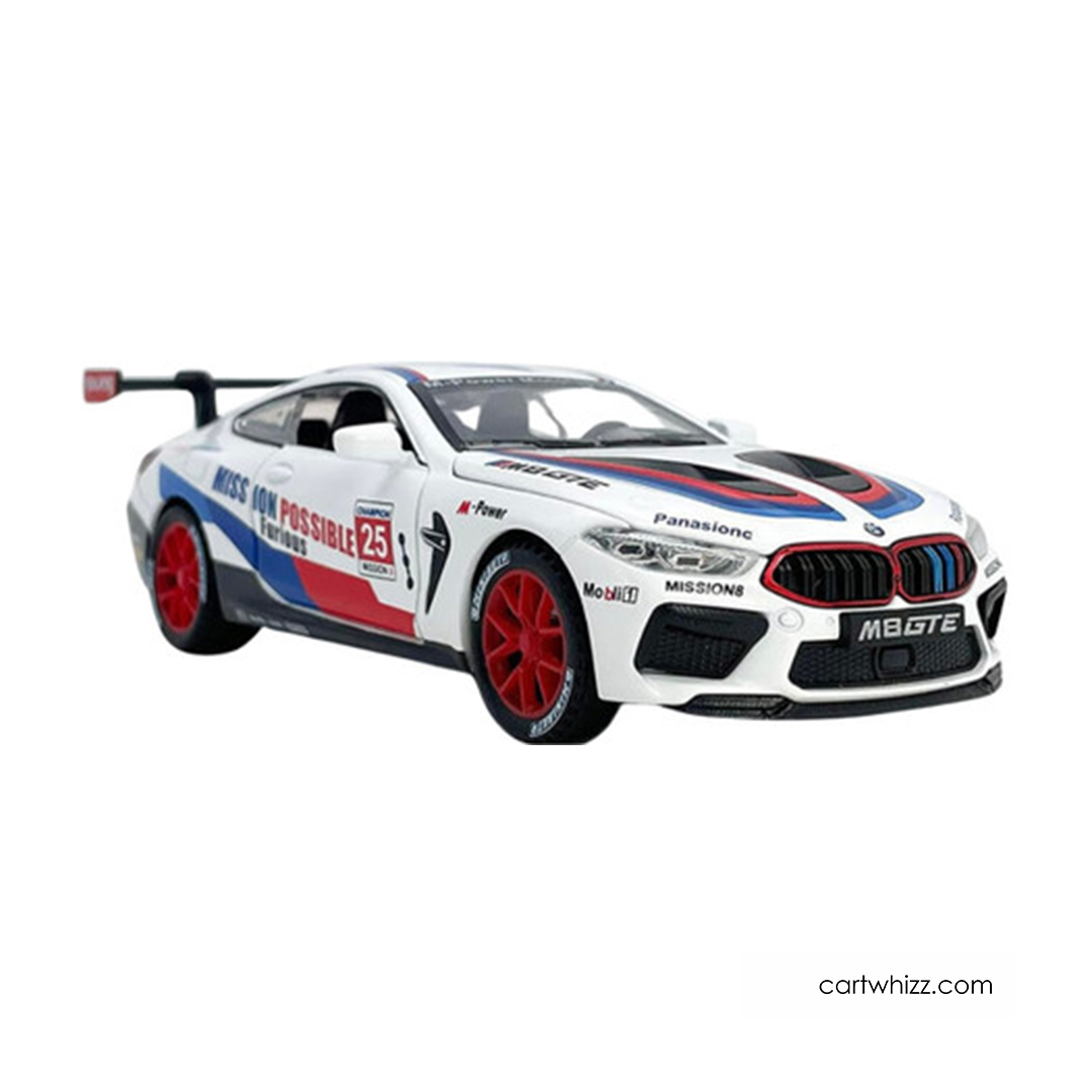 BMW M8 1:32